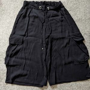 Unique Flowy Black Cargo Jorts